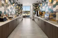 La Quinta Inn & Suites by Wyndham Locust Grove - petit déjeuner