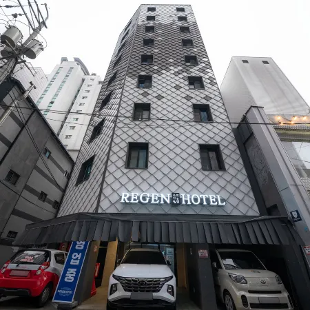Hotel Regen Отели рядом с достопримечательностью «Храм Чинванса»