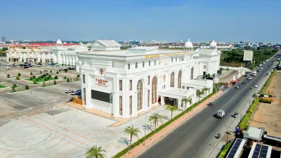 The Premier Palace Hotel and Spa Hoteles cerca de ZTO Oudong