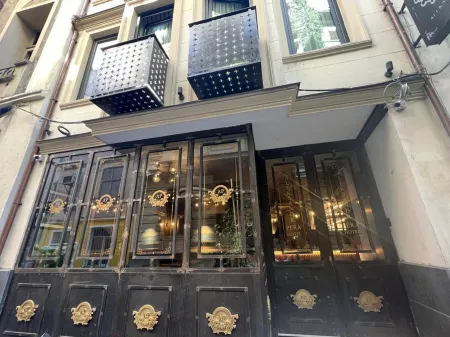 Aleksandr Pera Hotel
