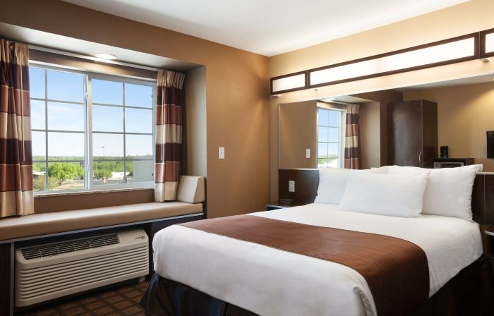 Microtel Inn & Suites by Wyndham Kenedy/Karnes City