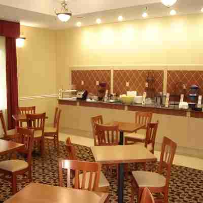 La Quinta Inn & Suites by Wyndham Corsicana Dining/Meeting Rooms