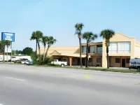 Rodeway Inn Hotels in Elmwood
