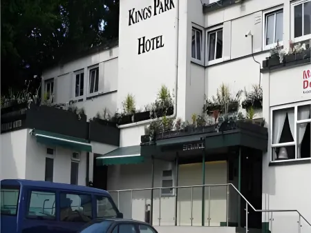 Kings Park Hotel Отели рядом с достопримечательностью «Burnside Blairbeth Church»