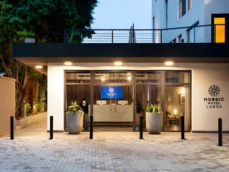 Nordic Hotel Lagos Отели рядом с достопримечательностью «Landmark Serviced Office»
