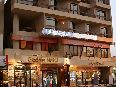 Gaddis Hotel, Suites and Apartments