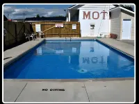 Perth Plaza Inn & Suites Hotels in Perth