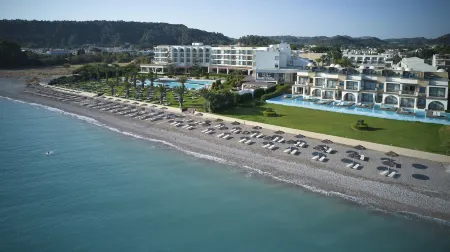 The Ixian Grand & All Suites Отели рядом с достопримечательностью «Kremasti Beach»