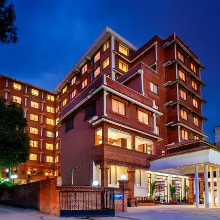 Hotel Royal Singi Отели рядом с достопримечательностью «Казино Рояль»