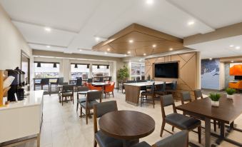 Holiday Inn Express & Suites Danbury - I-84