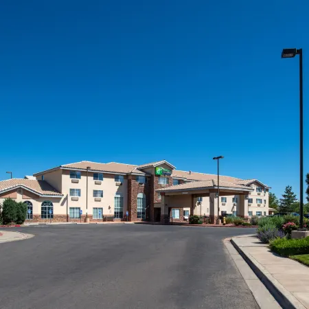 Holiday Inn Express & Suites FARMINGTON (BLOOMFIELD) by IHG