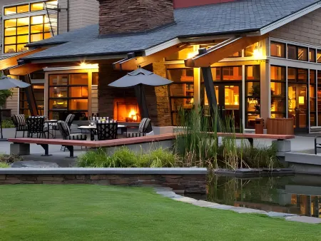 Cedarbrook Lodge Отели рядом со станцией Link Light Rail - Tukwila Station