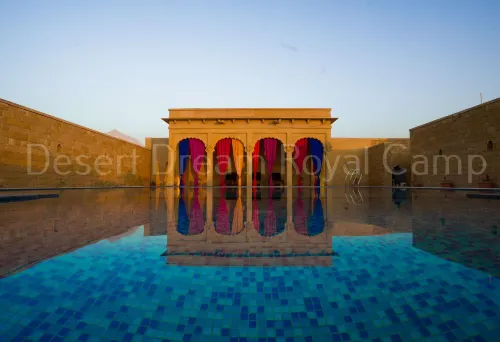 Desert Dream Royal Camp with Pool Hotels in Sam