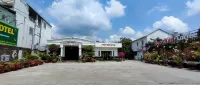 Khach San Ngoc HAN Hotels near Quan Âm lộ thiên núi Cấm