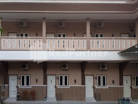 Isa Homestay Kudus Mitra Reddoorz Отели в г. Dawe