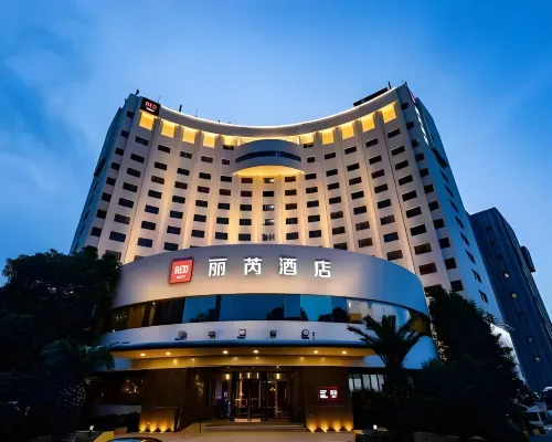 Radisson RED Shanghai Wujiaochang Hotel Отели рядом с достопримечательностью «Янпу»