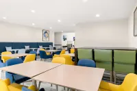 Holiday Inn Express & Suites SOUTHFIELD - DETROIT by IHG - 朝食