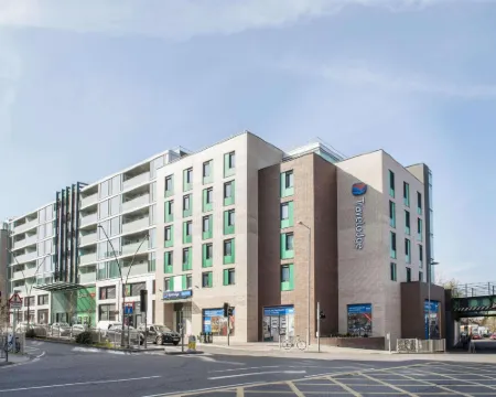 フォーポインツ フレックス バイ シェラトン カーディフ カーディフのホテル