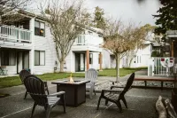 Friday Harbor Suites Hotels in Lopez