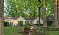 Foxfield Inn Hotels in Jack Jouett