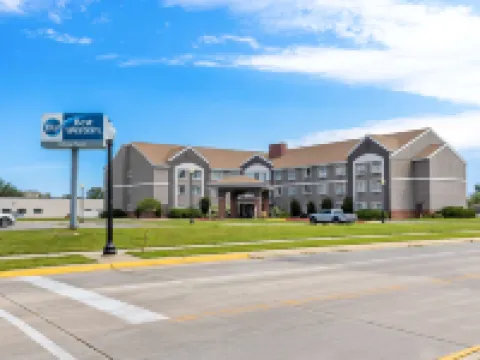 Best Western Holiday Manor Hotels in Newton