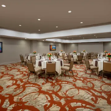 Embassy Suites by Hilton Nashville at Vanderbilt Отели в г. Нэшвилль