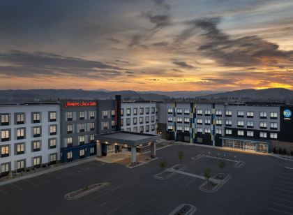 拉什莫爾拉皮德城歡朋套房飯店