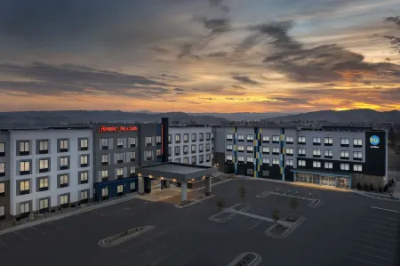 Hampton Inn & Suites Rapid City Rushmore Отели рядом с достопримечательностью «Южная Дакота Скул оф Майнс & Текнолоджи»