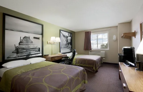 普拉斯基速8酒店