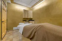 Best Western Premier the Lodge on Lake Detroit - spa