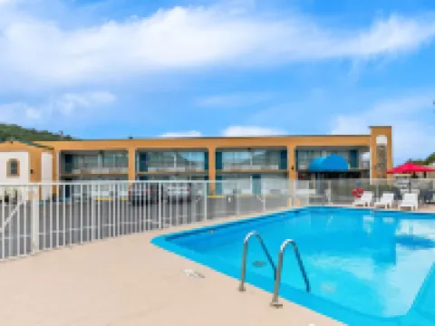 Days Inn by Wyndham Clayton Hotels in Rabun County