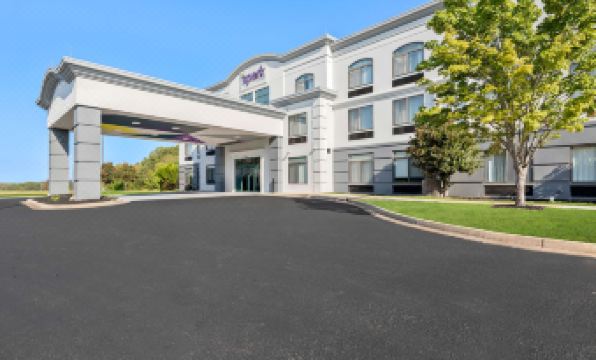 Spark by Hilton Tupelo