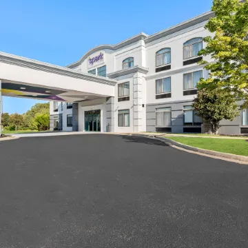 Spark by Hilton Tupelo