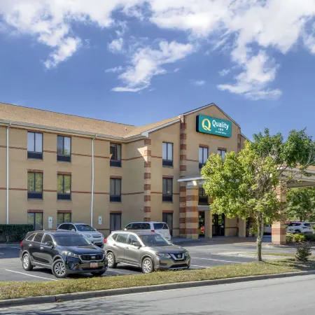 Quality Inn Raleigh Downtown Отели рядом с достопримечательностью «Мемориальная колокольня»