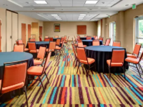 フェアフィールド・イン&スイート・アトランタ・ストーンクレスト リソニアのホテル