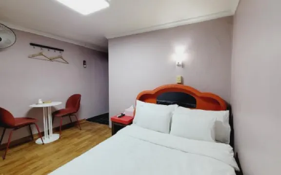 Konkuk University Eunha Hotels near Guui-dong Catholic Church