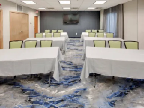 Fairfield Inn & Suites Youngstown Austintown Hotels in Austintown