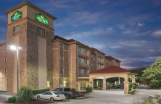 Baymont Inn & Suites by Wyndham Dallas South-DeSoto