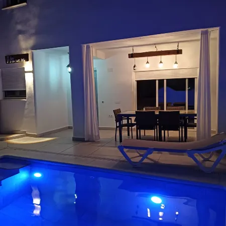 Alhamar House with Private Pool