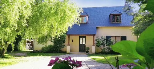 Luxury riverside cotage in a listed medieval village. Hotels in Sainte-Eulalie-d'Olt