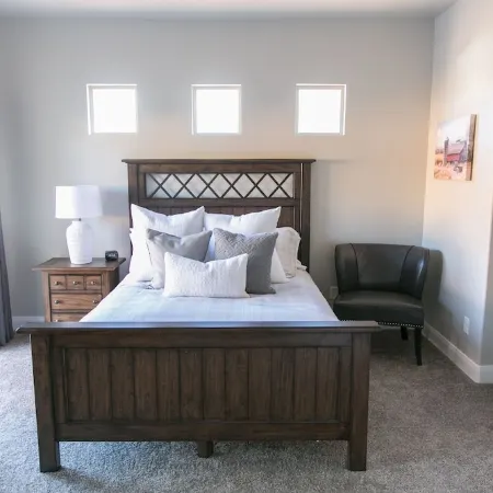 Beautiful Zion Village Townhome next to Clubhouse