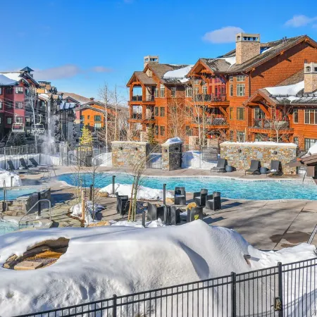 Parq 4 Tower Club Ski in-Out Hot Tub Pool Private Dining Fitness Spa Wellness