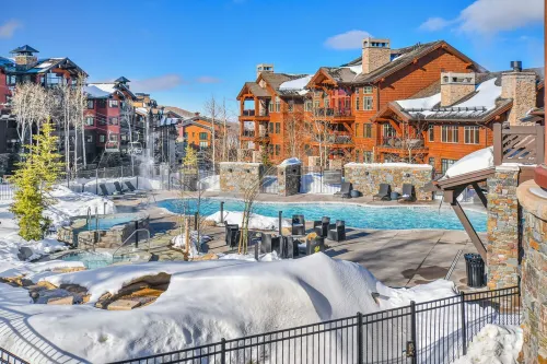 Parq 4 Tower Club Ski in-Out Hot Tub Pool Private Dining Fitness Spa Wellness
