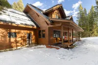 Private cabin in the woods! Game Room, Hot Tub, Ping Pong, Large Patio Swing! Hotels near Big Sky Home Furnishings