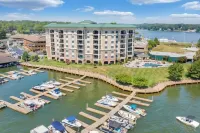 Luxury Lakefront Condo In The Heart of Smith Mtn. Lake!!! 4BR 3BA!!!