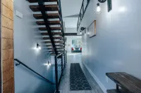 Mountain home with beautiful view, Full Kitchen, Sleeps 10, Can walk to Woodward