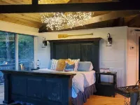 Romantic Retreat in the Treetops of Big Canoe with Hot Tub & Stunning Views! Hotels in Pickens County