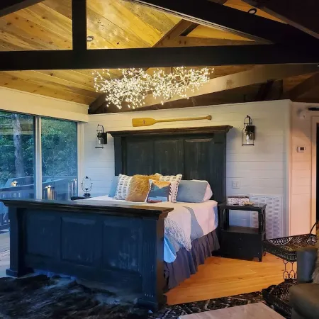 Romantic Retreat in the Treetops of Big Canoe with Hot Tub & Stunning Views!