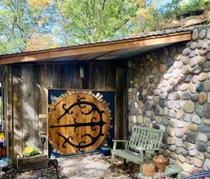 Cedar Bluff Hobbit House - Lake View, 3 private gated acres