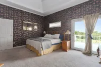 Smithville Lakehouse Country Living up to 15 guests! Hotels in Clay County